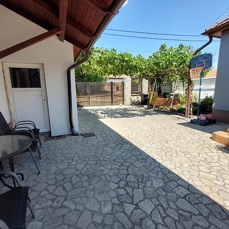 Cozy, Quiet & Family Friendly In Arad Apartment Room photo
