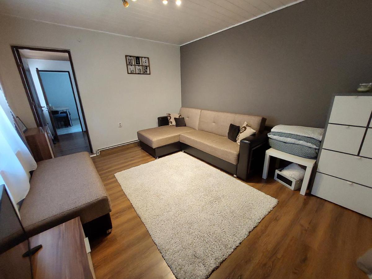 Cozy, Quiet & Family Friendly In Arad Apartment Exterior photo