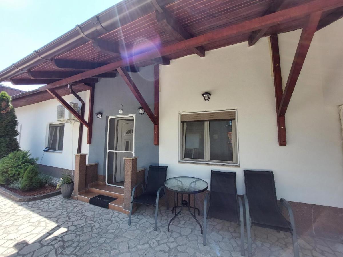 Cozy, Quiet & Family Friendly In Arad Apartment Exterior photo