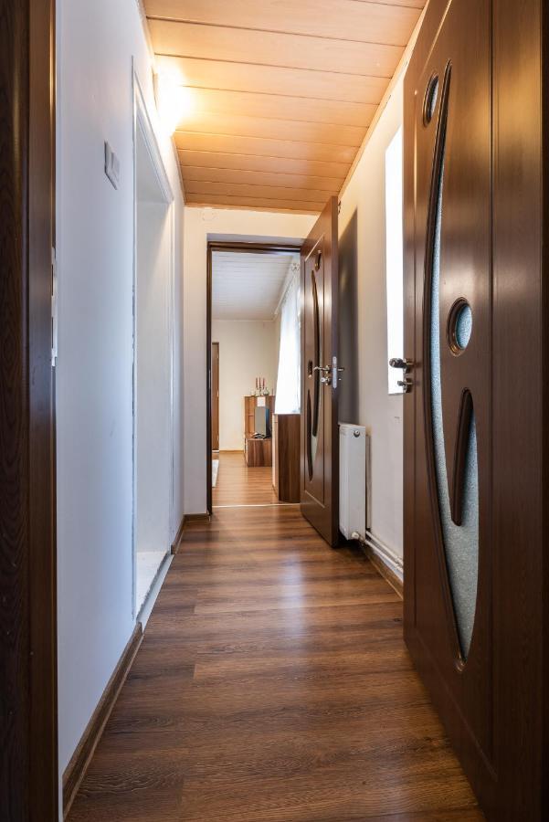 Cozy, Quiet & Family Friendly In Arad Apartment Exterior photo